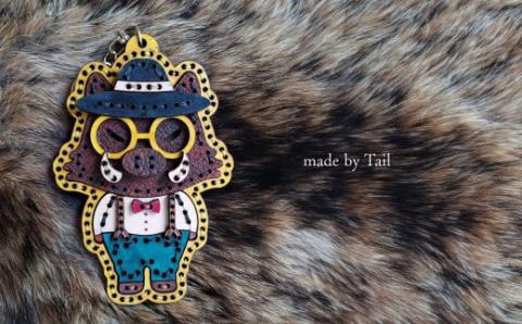 <本革 キーホルダー>革工房Tail オリジナルキャラクター チョコ太郎