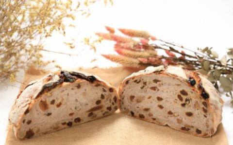 イチジク入・柑橘ピール入り2種楽しめる限定！贅沢パン4個