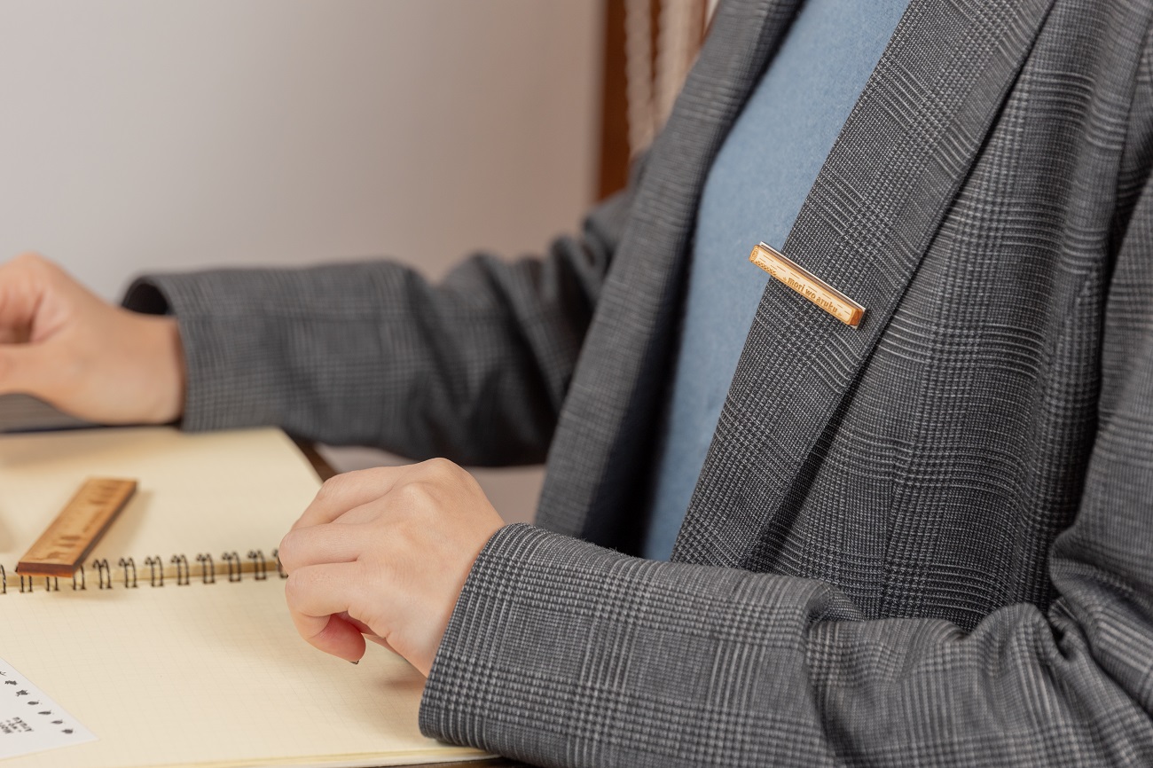 ゆすはらヒノキの木製ネクタイピン「Mori no ネクタイピン-新芽-」