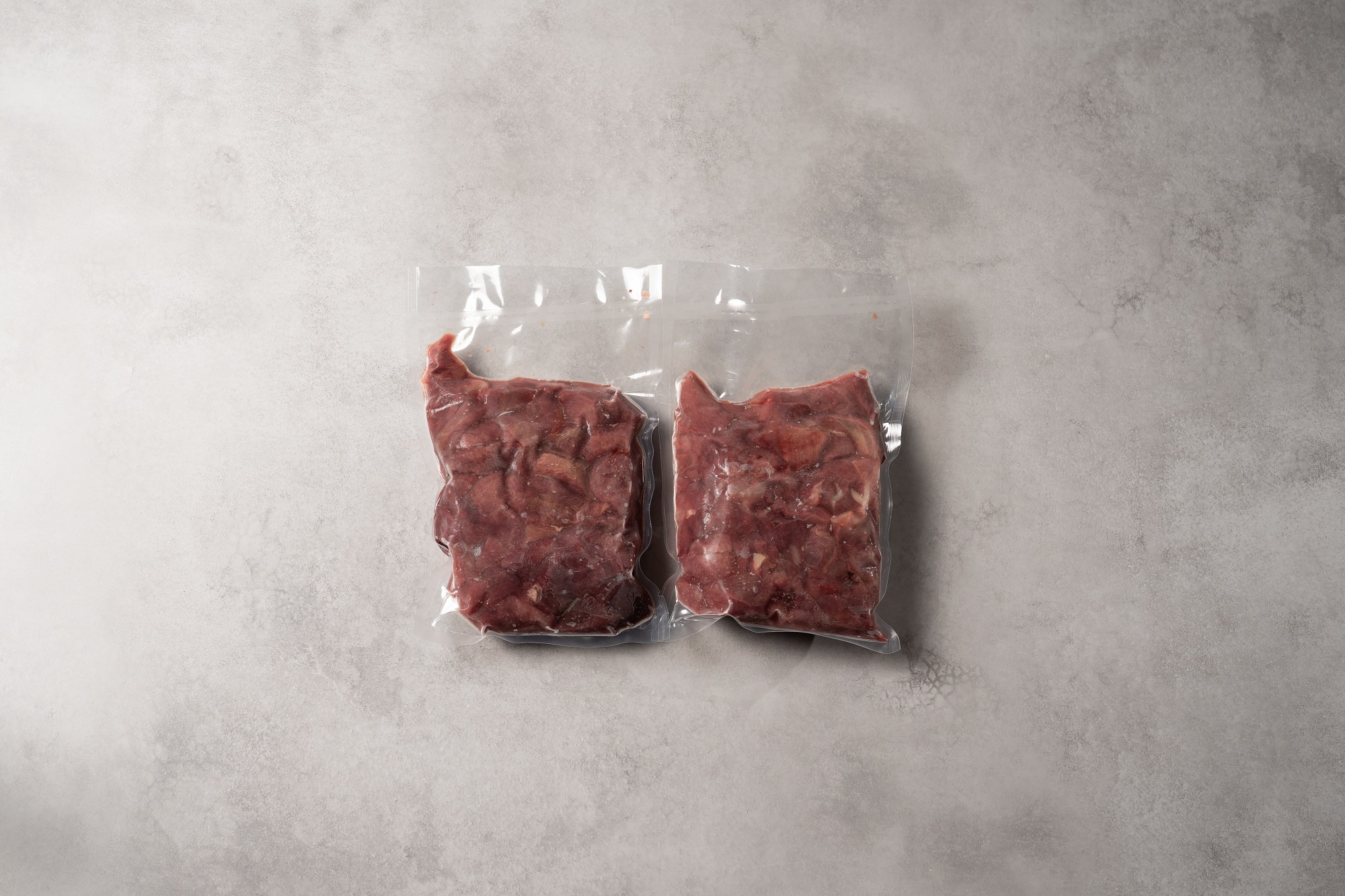 四国カルストの麓で育った鹿肉ぶつ切り（500g×2P）　ジビエ お手軽 おつまみ 鹿 シカ 獣 贈答 切り落とし 切落し