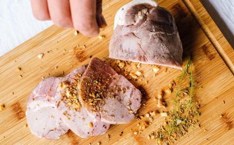 ナッツを使ったミックススパイス デュカ 70g シーズニングスパイス 調味料 ナッツ 万能 お手軽