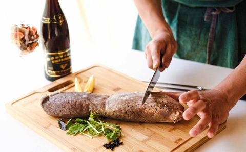 【月3本限定】高知県産牛タン まるまる一本 ハム ブロック 血統書付き 牛たん 1頭分 ハム 冷凍 国産