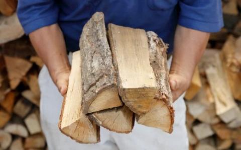 【未乾燥】 特撰薪（クヌギなど） 保管 ストック用 キャンプ アウトドア 薪ストーブ 広葉樹