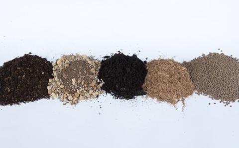 味と収穫量が違う、プロ仕様の培養土「四万十畑」２Lｘ２袋／Fis-A04