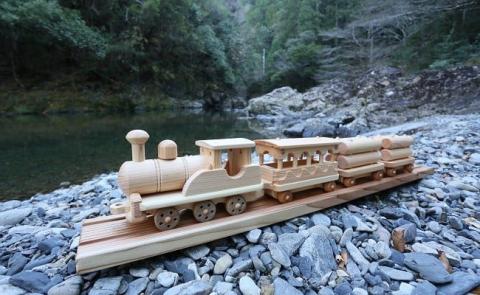 楽しいインテリアおもちゃ「フォレスト号」／Ole-24