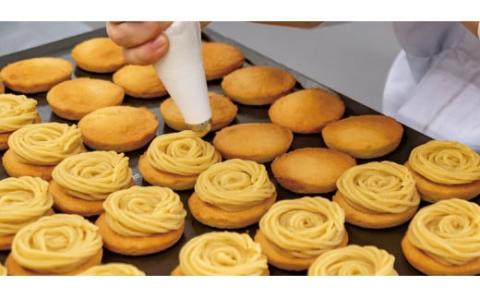 栗と芋の焼きモンブラン アソート(12個入)。サブレ生地にしっとり栗・芋のクリームがたまらない／Qdr-196