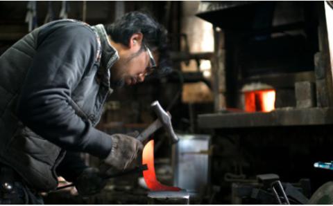 ブッチャーナイフ（サック付き）【穴ありタイプ】土佐打刃物 黒鳥／Pkt-070