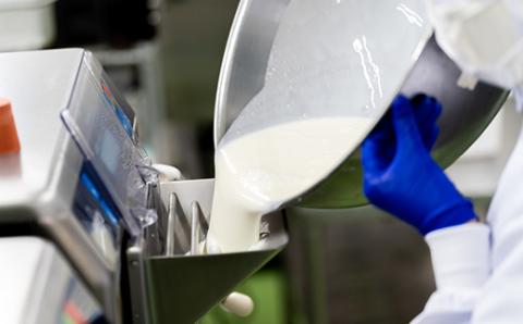 搾りたて生乳仕込みの濃厚ミルクアイス　贅沢8種16個セット／Qak-37