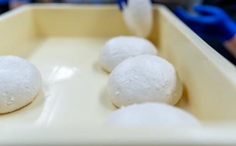 道の駅で売り切れ大人気！モッチリ食感の米粉パン「もち肌美食ぱん」1.5斤×2本 ／Qak-A38