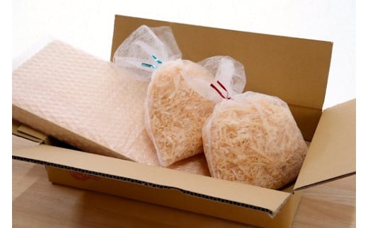 安定感で調理が快適に！　厚みのある四万十ヒノキのまな板／Onm-B03