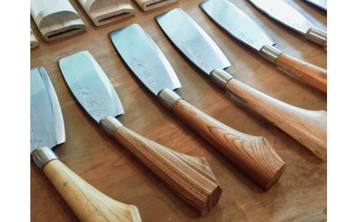 【三代目 土州勝秀作】四万十で伝統を受け継ぐ村の鍛冶屋　腰鉈（こしなた）片刃・鞘付 ・5.5寸、6寸、6.5寸／Pkj-03