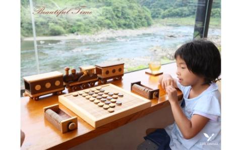 時間と空間を美しく演出する木製インテリア・リバーシ「カフェオレ号」／Ole-12