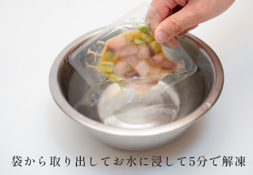 【定期便4回】朝〆ぶりとアボカドのポキ (80g×5個)｜ブリ 鰤 海鮮丼 小分け 時短 簡単調理 人気 新鮮 魚介 高知県 大月町 国産 送料無料 お取り寄せ おつまみ ごま油 香味ソース 個包装 ポキ丼 漬け 簡単おかず 解凍だけ 養殖ぶり