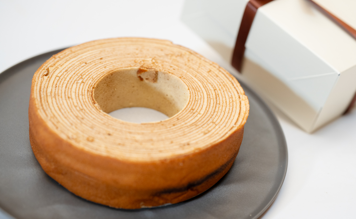 人気 ケーキ屋さんの バームクーヘン｜バター 風味 甘さ控えめ スイーツ おやつ あまい しっとり 上品 焼菓子 バウムクーヘン ギフト プレゼント ランキング 高評価 定番 お祝い 結婚祝い 贈答用 プレーン ホール おすすめ 常温 通販