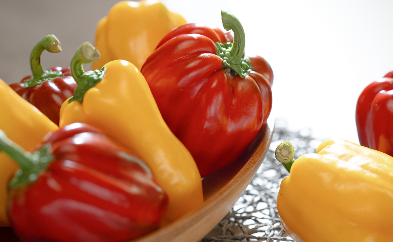 肉厚 パプリカ 8個 彩り野菜 旬 甘い ぱぷりか 赤パプリカ 黄パプリカ 緑黄色野菜 新鮮野菜 やさい 有機肥料 赤黄ミックス 詰め合わせ ジューシー ピーマン ピクルス マリネ 肉詰め サラダ バーベキュー BBQ レッド イエロー