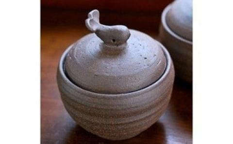 塩壷 クジラ 日常屋 調味料入れ 食器 保存容器 塩 調味料 保存 セット キッチン用具 キッチン用品 キッチン雑貨 雑貨 陶器 くじら 鯨 高知県 黒潮町［1487］