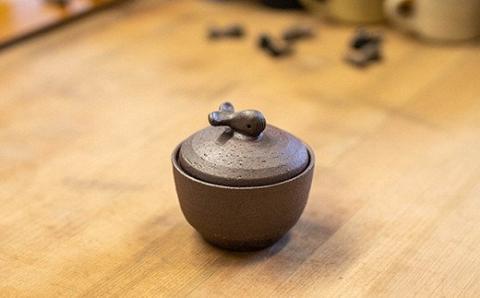 クジラ の 塩壷 塩さじ 豆皿 天日塩 1袋 付き 日常屋 食器 皿 さら 調味料入れ ツボ つぼ 壷 塩 調味料 保存容器 陶器 くじら 鯨 セット 高知県 黒潮町［1497］