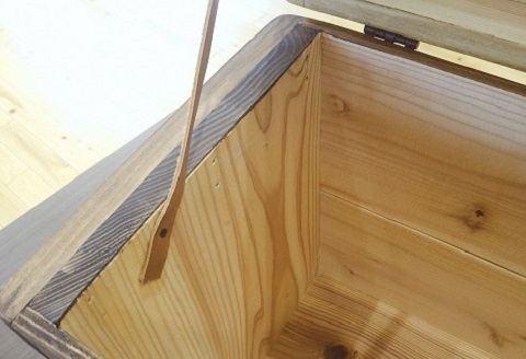 木製収納ボックス IRECHOKIYA BOX ブラウン 杉 ヒノキ 高知県産 収納ボックス 木箱 ウッドボックス 収納ケース 蓋付き 収納 2000mlペットボトル収納 12本収納 衣類収納 おもちゃ収納 キッズ収納 踏み台 踏み台兼用 木製踏み台 インテリア収納 天然木 収納家具 木製ケース 木製コンテナ 5.8kg 345×630×250mm［1529］