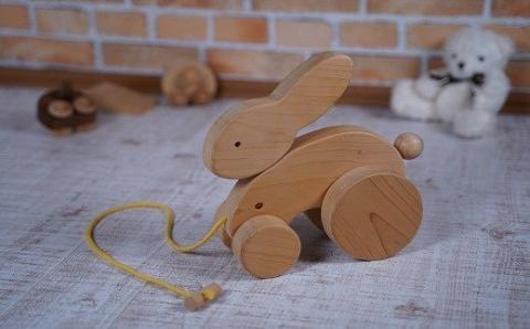 木製 おもちゃ おさんぽうさちゃん 木製玩具 玩具 木 自然 木材 木のおもちゃ ギフト 贈答用 プレゼント お祝い 出産祝い 誕生日 クリスマス 贈り物 赤ちゃん 子供 子ども 幼児 幼児教育 知育 おもちゃセット うさぎ ウサギ さんぽ 散歩 お散歩 高知 黒潮町［0966］