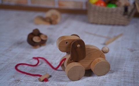 木製 おもちゃ おさんぽワンちゃん 木製玩具 玩具 木 自然 木材 木のおもちゃ ギフト 贈答用 プレゼント お祝い 出産祝い 誕生日 クリスマス 贈り物 赤ちゃん 子供 子ども 幼児 幼児教育 知育 おもちゃセット いぬ 犬 さんぽ 散歩 お散歩 高知 黒潮町［0967］