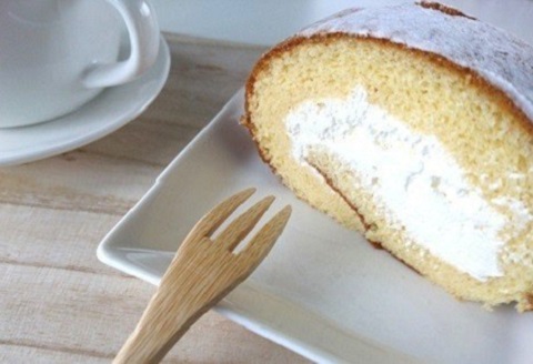 ロールケーキ ( バニラ ) ケーキ 洋菓子 スイーツ お菓子 おかし 冷凍 クリスマス 誕生日 ギフト プレゼント 贈り物 贈答用 デザート 焼き菓子 高知 黒潮町 ［0972］