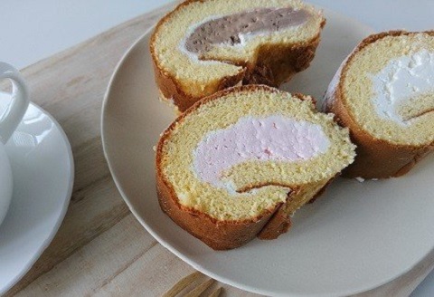 ロールケーキ 3種 詰め合わせ ( バニラ ストロベリー チョコ ) 食べ比べ セット ケーキ 洋菓子 スイーツ お菓子 おかし 冷凍 クリスマス 誕生日 ギフト プレゼント 贈り物 贈答用 デザート 焼き菓子 いちご 苺 イチゴ チョコレート 高知 黒潮町 ［0973］