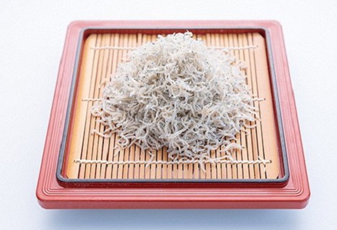 ちりめんじゃこ カチリ 80g×4袋 天然 ちりめん じゃこ 小分け チリメン ジャコ かまゆで しらす 新鮮 しらす干し 釜茹で シラス 天日干し 釜茹 海鮮 魚介類 魚貝 魚 お魚 ふるさと納税人気 高知県 高知 黒潮町 [1090-2]