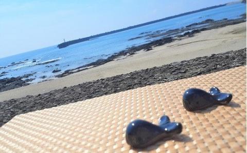 クジラ 箸置き 日常屋 はしおき 箸おき くじら 鯨 陶器 食卓 小物 ペア 2客 手作り 日常屋 ルリ釉 瑠璃色 かわいい 箸置セット 和食器 テーブルウェア インテリア 食卓雑貨 箸休め 小皿代わり くじら箸置 クジラ雑貨 うつわ 置物 2個セット 手仕事 焼き物 ギフト 夫婦 親子 家族［1413］