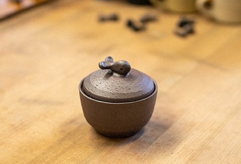 塩壷 2種セット 日常屋 クジラ どんぐり 調味料入れ 食器 保存容器 塩 調味料 保存 セット キッチン用具 キッチン用品 キッチン雑貨 雑貨 陶器 くじら 鯨 高知県 黒潮町［1490］