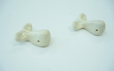 箸置き クジラ 2個セット はしおき くじら 箸置 白土 透明釉 日常屋 陶器 箸おき 和食器 食卓用品 食器小物 食卓インテリア かわいい箸置き 動物モチーフ くじら箸置き 手作り ハンドメイド 焼き物 陶芸作品 3白土箸置き クジラ雑貨 和雑貨 テーブルウェア 小物セット 高知 黒潮町［1524］