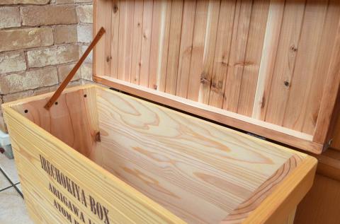 木製収納ボックス IRECHOKIYA BOX ナチュラル 杉 ヒノキ 高知県産 収納ボックス 木箱 ウッドボックス 収納ケース 蓋付き 収納 2000mlペットボトル収納 12本収納 衣類収納 おもちゃ収納 キッズ収納 踏み台 踏み台兼用 木製踏み台 インテリア収納 天然木 無塗装 木製家具 木製ケース 木製コンテナ 5.8kg 345×630×250mm［1527］