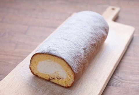 ロールケーキ ( バニラ ) ケーキ 洋菓子 スイーツ お菓子 おかし 冷凍 クリスマス 誕生日 ギフト プレゼント 贈り物 贈答用 デザート 焼き菓子 高知 黒潮町 ［0972］