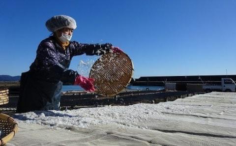 釜ゆで ちりめん 150g×4袋 天然 天日干し ちりめんじゃこ 小分け しらす 新鮮 しらす干し 釜茹で じゃこ 釜茹 ジャコ かまゆで チリメン 海鮮 魚介類 魚貝 魚 お魚 小魚 老舗 ふるさと納税人気 高知 高知県 黒潮町 ［1087-2］