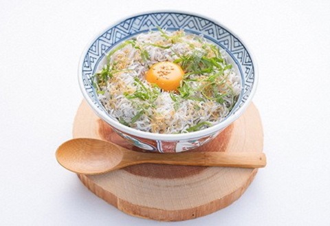 ちりめんじゃこ カチリ 80g×4袋 天然 ちりめん じゃこ 小分け チリメン ジャコ かまゆで しらす 新鮮 しらす干し 釜茹で シラス 天日干し 釜茹 海鮮 魚介類 魚貝 魚 お魚 ふるさと納税人気 高知県 高知 黒潮町 [1090-2]