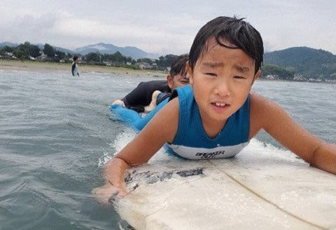 サーフィン 体験 スクール 5回分 体験チケット 体験型 利用券 レジャー 海 ビーチ アウトドア 旅行 観光 マリンスポーツ スポーツ アクティビティ 運動 高知県 黒潮町［1411］