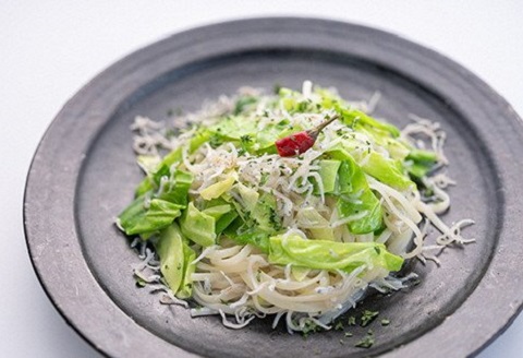 釜ゆで ちりめん 150g×4袋 天然 天日干し ちりめんじゃこ 小分け しらす 新鮮 しらす干し 釜茹で じゃこ 釜茹 ジャコ かまゆで チリメン 海鮮 魚介類 魚貝 魚 お魚 小魚 老舗 ふるさと納税人気 高知 高知県 黒潮町 ［1087-2］