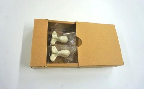 箸置き クジラ 2個セット はしおき くじら 箸置 白土 透明釉 日常屋 陶器 箸おき 和食器 食卓用品 食器小物 食卓インテリア かわいい箸置き 動物モチーフ くじら箸置き 手作り ハンドメイド 焼き物 陶芸作品 3白土箸置き クジラ雑貨 和雑貨 テーブルウェア 小物セット 高知 黒潮町［1524］