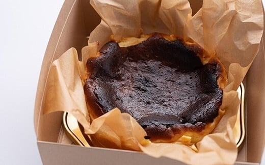 【3カ月定期便】 スイーツ定期便 バスクチーズケーキ ロールケーキ アップルパイ 洋菓子 スイーツ お菓子 おかし 冷凍 贈り物 贈答用 デザート 焼き菓子 高知 黒潮町 [(H)1711]