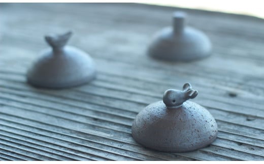 クジラ の 塩壷 と 塩さじ と 豆皿 の セット（ 土佐 の海の 天日塩 「あまみ」 1袋付き）［1655］