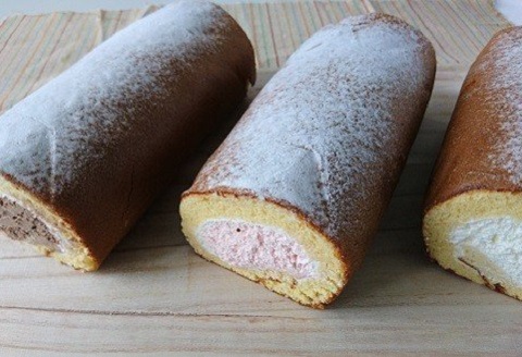 ロールケーキ 3種 詰め合わせ ( バニラ ストロベリー チョコ ) 食べ比べ セット ケーキ 洋菓子 スイーツ お菓子 おかし 冷凍 クリスマス 誕生日 ギフト プレゼント 贈り物 贈答用 デザート 焼き菓子 いちご 苺 イチゴ チョコレート 高知 黒潮町 ［0973］