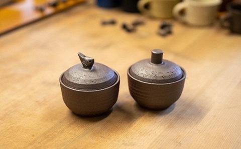 塩壷 2種セット 日常屋 どんぐり シロチドリ 調味料入れ 食器 保存容器 塩 調味料 保存 セット キッチン用具 キッチン用品 キッチン雑貨 雑貨 陶器 高知県 黒潮町［1492］