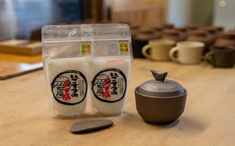 シロチドリ の 塩壷 塩さじ 天日塩 2袋 付き 日常屋 食器 さじ 調味料入れ ツボ つぼ 壷 塩 セット 調味料 保存容器 陶器 高知県 黒潮町［1495］