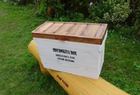 木製収納ボックス IRECHOKIYA BOX ホワイト 杉 ヒノキ 高知県産 収納ボックス 木箱 ウッドボックス 収納ケース 蓋付き 収納 2000mlペットボトル収納 12本収納 衣類収納 おもちゃ収納 キッズ収納 踏み台 踏み台兼用 木製踏み台 インテリア収納 白塗装 天然木 収納家具 木製ケース 木製コンテナ 5.8kg 345×630×250mm［1528］