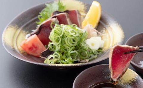 藁焼き かつおたたき 鰹たたき カツオたたき 2節セット 約 700g 鰹タタキフレーク200g付き 高知県 黒潮町 土佐佐賀水産 わら焼き タタキ 鰹 カツオ 刺身 半解凍 調理用 冷凍 海鮮 魚介類 土佐 かつおのたたき 鰹のたたき 藁焼き鰹 ご飯のお供 おつまみ 丼用 刺身用 海鮮セット 魚料理 かつおセット［1553-3］