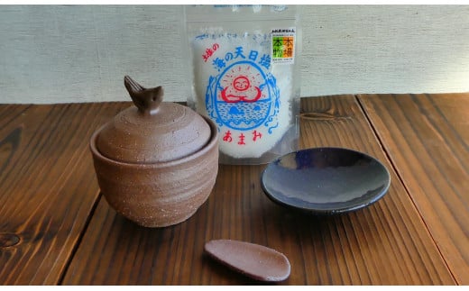 シロチドリ の 塩壷 と 塩さじ と 豆皿 の セット（ 土佐 の海の 天日塩 「あまみ」 1袋付き）［1656］
