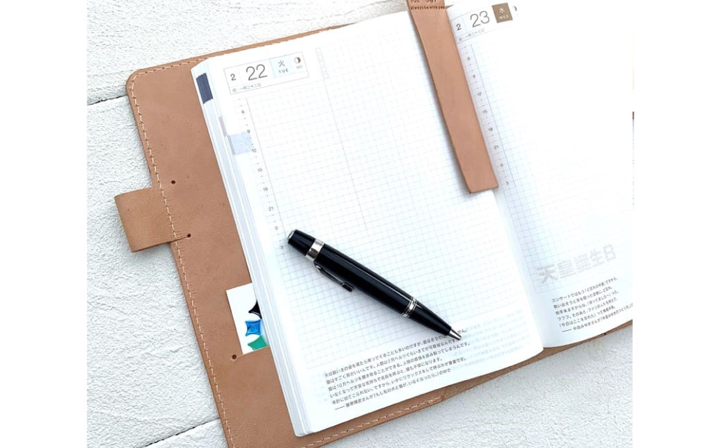 A5サイズの本革手帳カバー (バタフライストッパー付き)