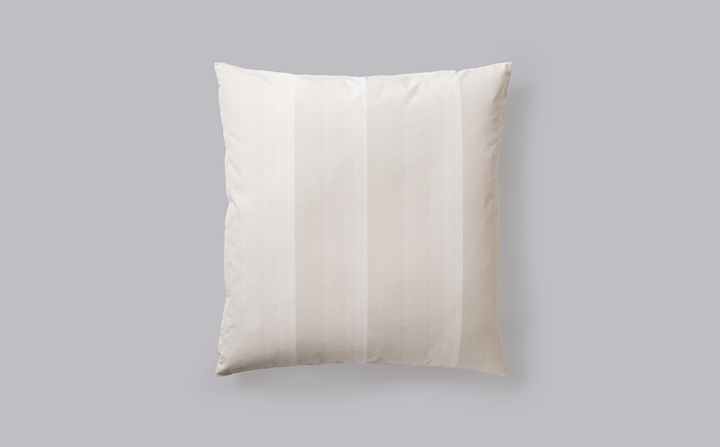 【無伴奏 白】<KUMASHIMA>座布団カバー 緞子判（63×68cm）