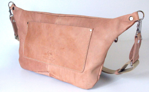 ボディバッグ （立体裁断モデル）