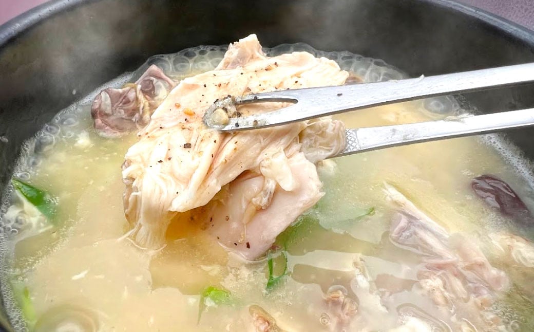 コラーゲンたっぷり！ お肌ツルツル 参鶏湯 （サムゲタン）