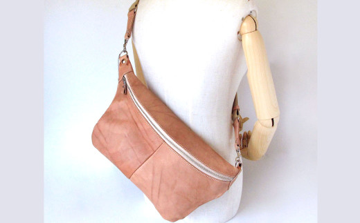 ボディバッグ （立体裁断モデル）